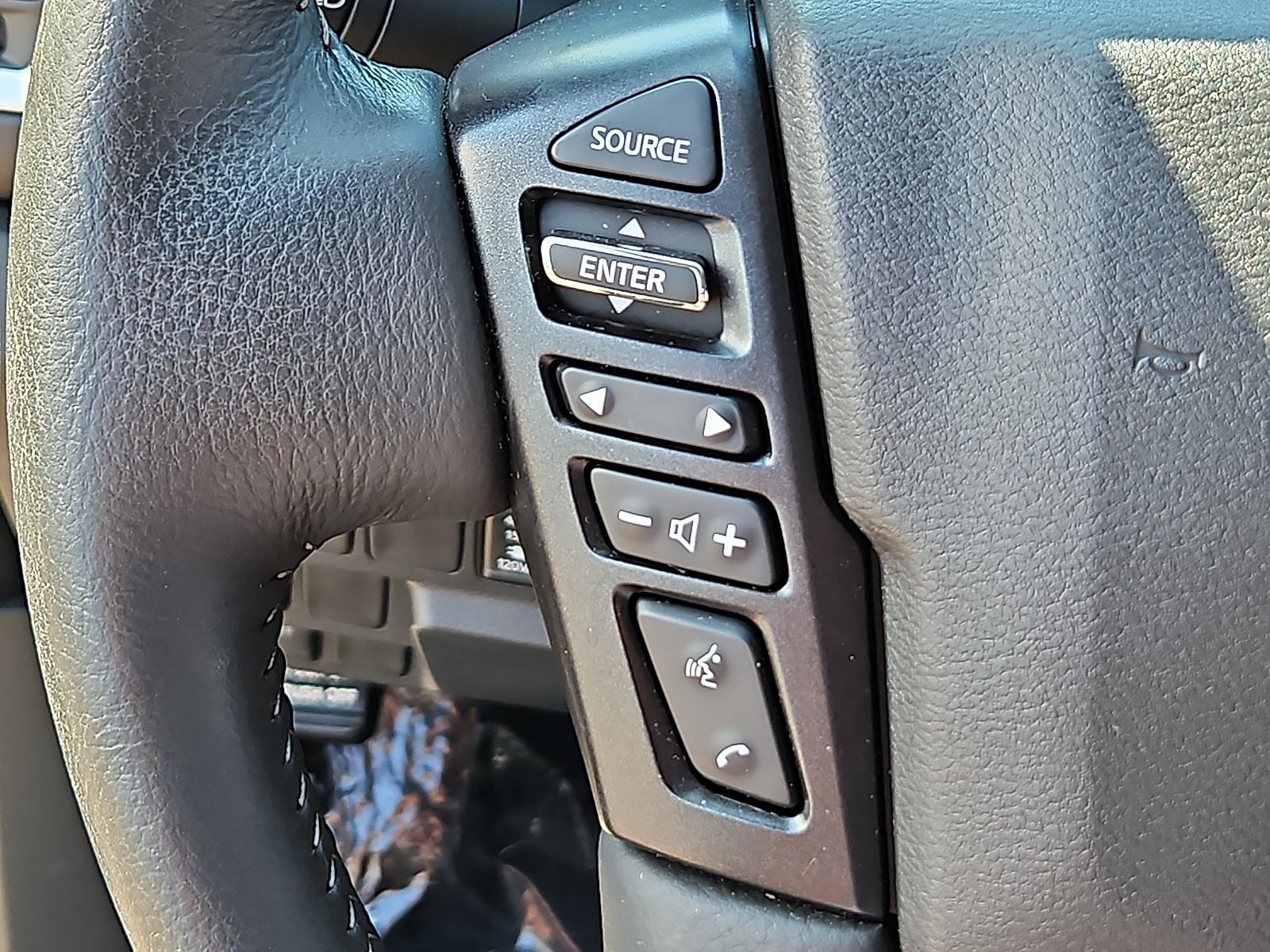 2024 Nissan Frontier SL