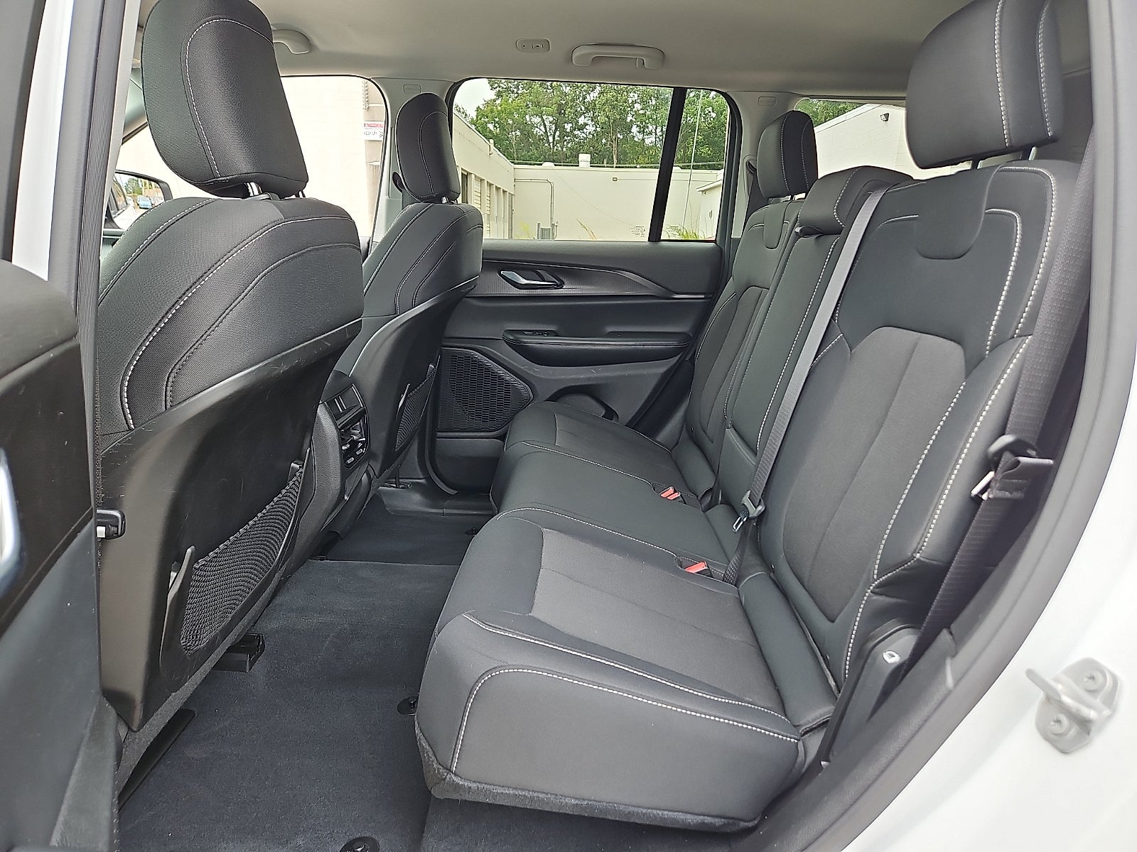 2023 Jeep Grand Cherokee Laredo 4x4