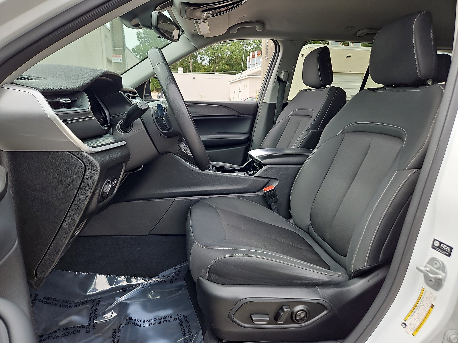 2023 Jeep Grand Cherokee Laredo 4x4