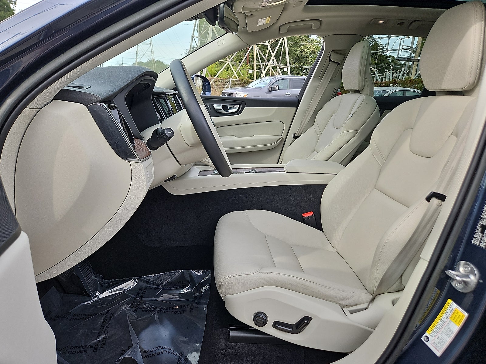 2022 Volvo XC60 B5 Momentum