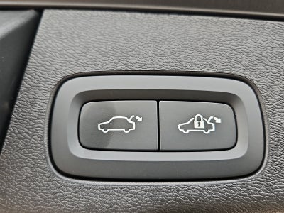 2022 Volvo XC60 B5 Momentum